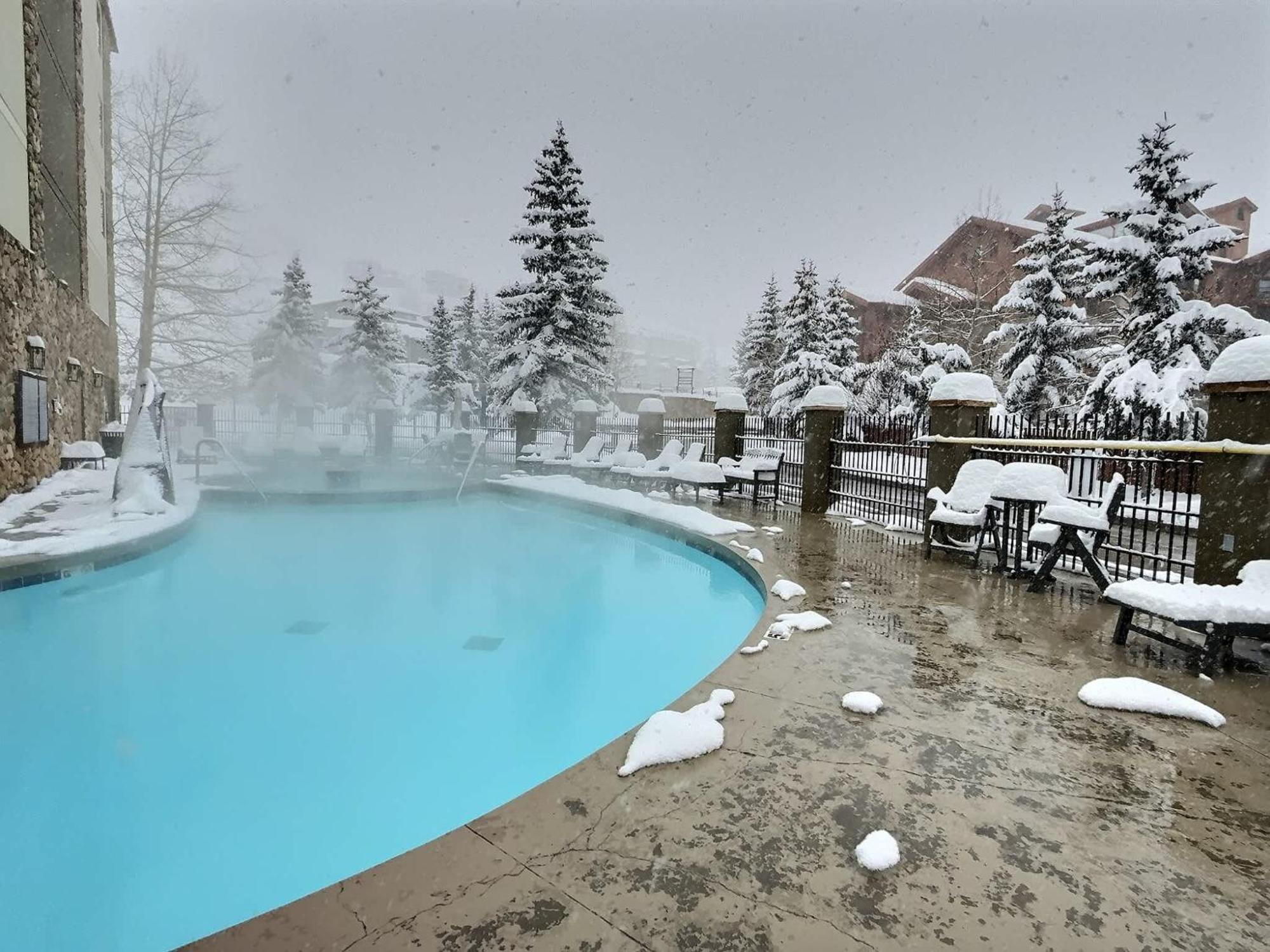 Studio 565 Perfect Location With Pool And Hot Tub 克雷斯特德比特 外观 照片